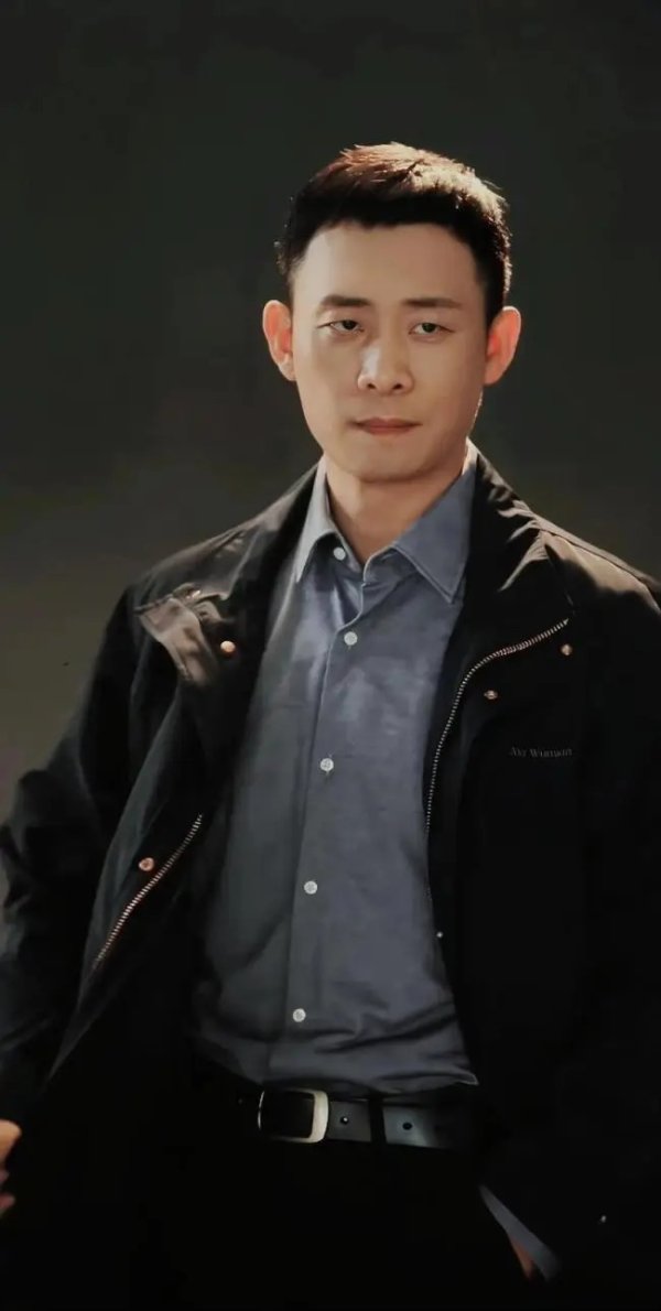 翻乐股 张译凭实力派演技获国家一级演员职称，实至名归！